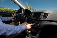 Estar con tu coche parado y encendido para tener el aire acondicionado puesto puede costarte 100 euros coche parado encendido aire acondicionado