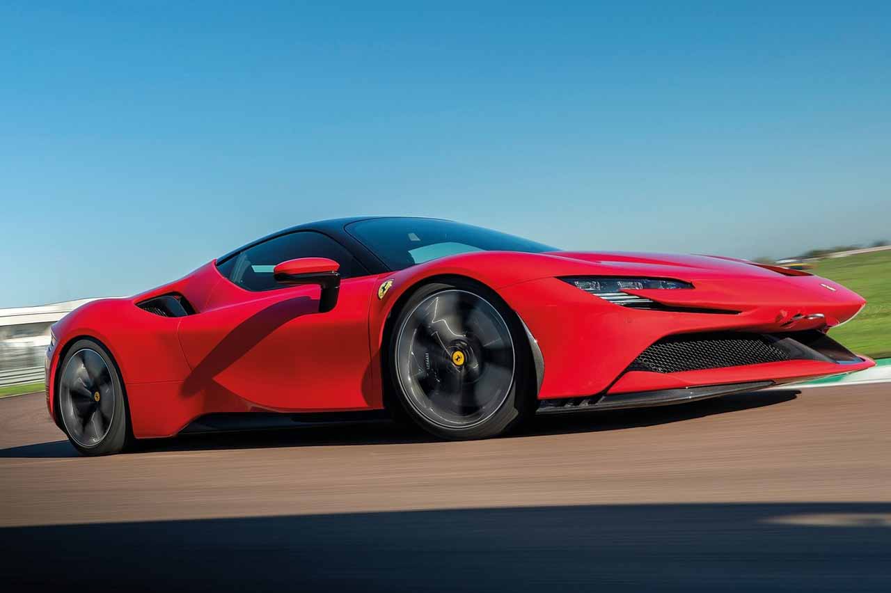 coches nuevos con motor de 8 cilindros 