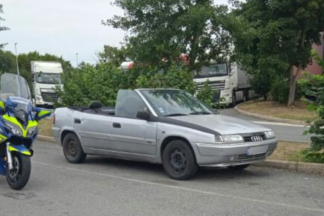 La policía inmoviliza un Citroën Xantia descapotable con logos de Audi y BMW Citroen Xantia descapotable