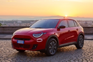 FIAT 600e, regresa el mito de los 50 convertido en un SUV eléctrico con hasta 400 kilómetros de autonomía FIAT 600e