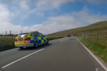 Adelanta a la policía con una moto a más de 200 km/h Moto adelanta policía a 200 kmh