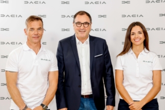Dacia correrá el Dakar 2025 con Cristina Gutiérrez y Sébastien Loeb Dacia correrá el Dakar 2025 con Cristina Gutiérrez y Sébastien Loeb