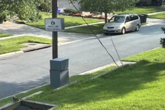 Vecino instala un radar falso para que los conductores aminoren a su paso por la calle radar falso