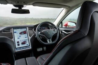 El regalo que hace Tesla a los que compran un coche con volante a la izquierda en Reino Unido regalo tesla coche volante izquierda