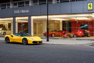 Un hombre borracho roba un Ferrari de un concesionario y daña cinco coches Robo concesionario Ferrari