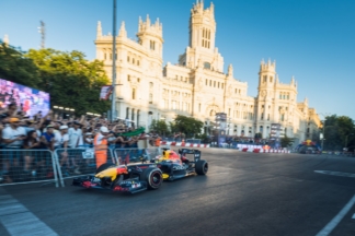 Sergio Pérez pilota un Red Bull de Fórmula 1 por las calles del centro de Madrid sergio perez formula 1 calles madrid