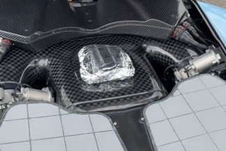 Gordon Ramsay cocina un sándwich de queso en el motor de un Aston Martin Valkyrie Gordon Ramsay sándwich Aston Martin Valkyrie