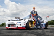 Max Verstappen aprende a driftar, ¡y lo borda! Max Verstappen aprende driftar