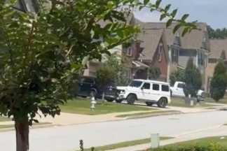 Estrella un Mercedes G500 contra 30 coches aparcados en la calle Mercedes G500 contra 30 coches aparcados