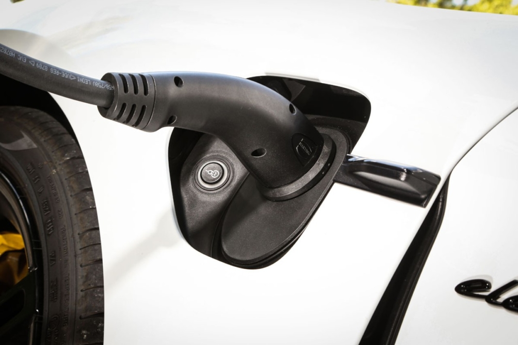 cazado Porsche 718 eléctrico