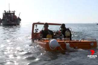 Conducen un Toyota Land Cruiser bajo el agua durante 7 kilómetros