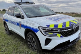 La Policía francesa elige como coche oficial uno fabricado en España renault austral policia francesa