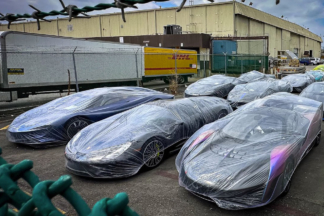 Vídeo: 50 millones de euros en superdeportivos aparecen estacionados en el exterior de un aeropuerto coleccion-superdeportivos-aeropuerto-los-angeles-