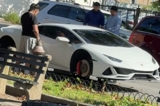 Le roban las llantas a un Lambo Huracán, acaba en cajas de leche y le multan Lamborghini Huracán Bronx