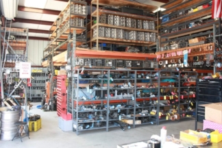 A subasta un almacén repleto de piezas originales de Porsche subasta almacen piezas originales porsche