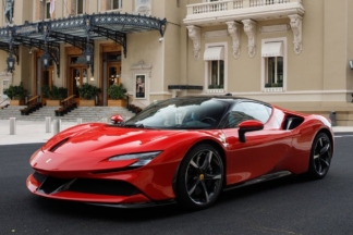 Ferrari ordena a los propietarios del SF90 que no muevan su coche por fuga de aceite y riesgo de incendio Ferrari SF90 avería fuga aceite