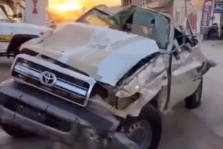 Este vídeo muestra por qué el Toyota Land Cruiser es indestructible toyota land cruiser indestructible