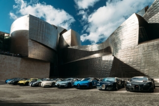 28 Bugatti se reúnen enfrente del Museo Guggenheim de Bilbao bugatti European Grand Tour 2023
