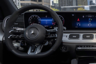 La NHTSA alerta de que si llevas este elemento en el volante, en caso de accidente, puede ser un arma mortal