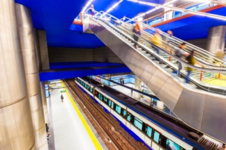 Vídeo: un coche se estrella en el interior de una estación de Metro Ligero de Madrid metro ligero madrid