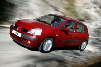 La Policía investiga si el impacto de un meteorito fue el que hizo un agujero de 50 cm de diámetro en el techo de un Clio Meteorito Renault Clio