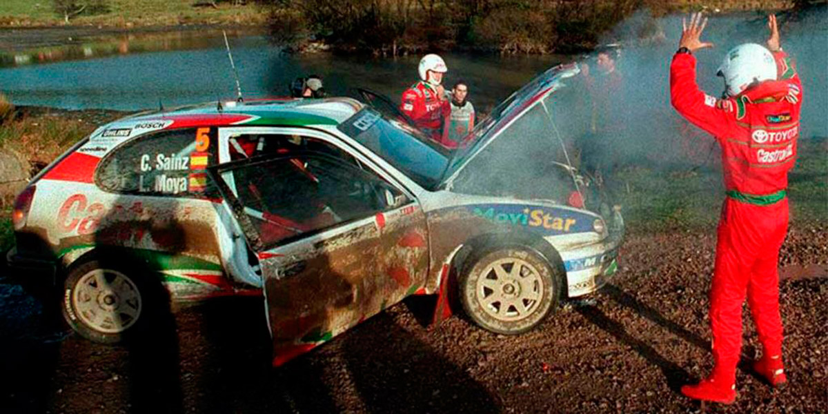 Carlos Sainz trata de arrancarlo