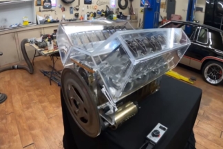 Vídeo: este V8 transparente te permite entender cómo funciona un motor de combustión interna v8 transparente