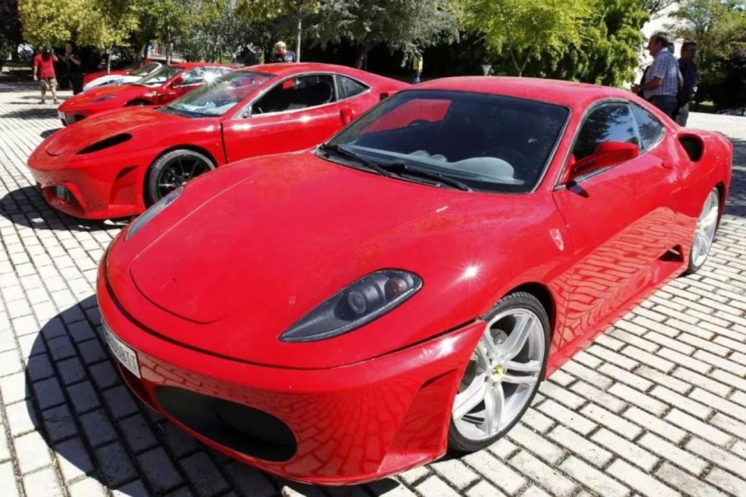 Ferrari falsificaciones recompensa