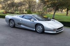 Jaguar XJ220