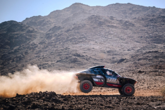 11ª etapa del Dakar 2024: Carlos Sainz acaricia su cuarto tuareg tras la avería de Seb Loeb Carlos Sainz en la 11ª etapa del Dakar 2024