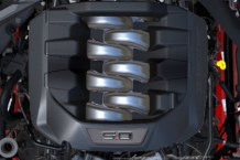 El CEO de Ford presume de ser “el único fabricante que ofrece un V8 asequible” CEO Ford motor V8