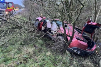 Un Ferrari Roma termina 2023 estrellado contra los árboles Accidente Ferrari Roma