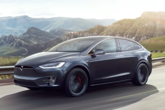 Unos activistas climáticos pinchan las ruedas de un Tesla y dejan una nota: “Tu devorador de gasolina mata” activistas climáticos pinchan ruedas Tesla