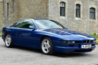 BMW le regaló a Pierce Brosnan un Serie 8 Coupé y lo cazaron circulando a 200 km/h bmw serie 8 coupe pierce brosnan