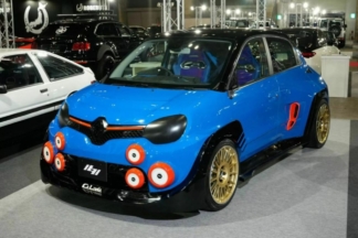 El Renault Twingo recibe un kit de carrocería y un motor V6 en Japón c'elavie 105