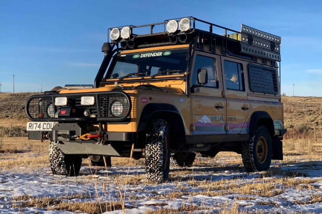 Land Rover Defender 110 Camel Trophy