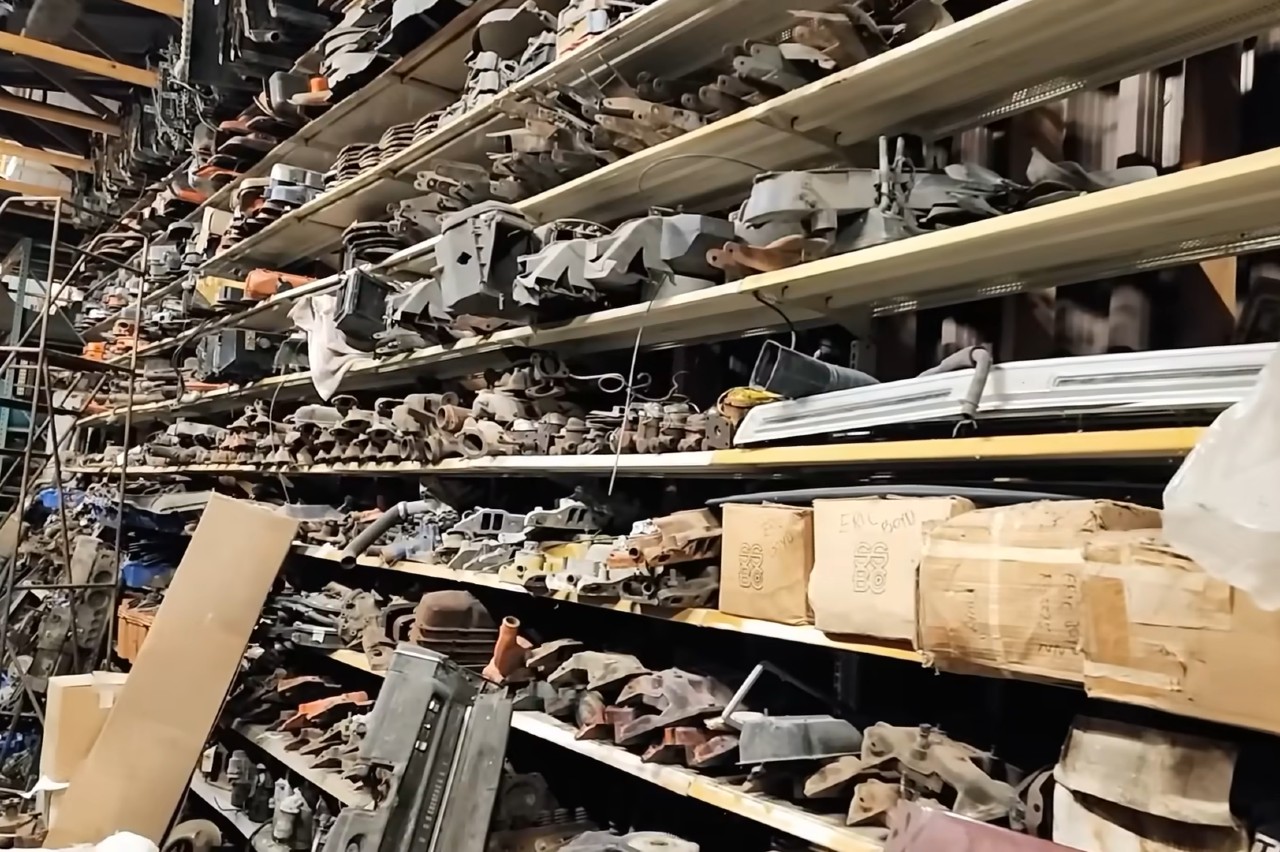 piezas Mopar coches clásicos abandonados