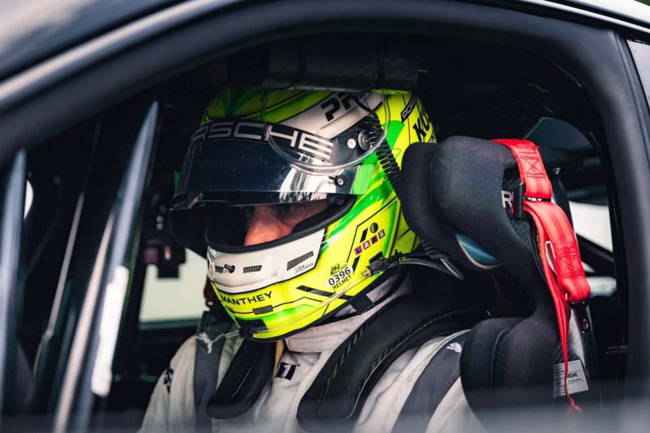 record prototipo porsche taycan nurburgring