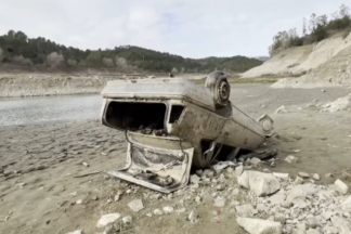 Un Opel Kadett robado hace 27 años aparece en un pantano debido a la sequía Opel Kadett robado aparece pantano