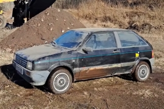 Vuelve a funcionar un SEAT Ibiza después de diez años abandonado en un granero SEAT Ibiza abandonado granero