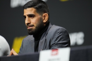 Ilia Topuria, el nuevo campeón de UFC, recibe un regalo de Fernando Alonso ilia topuria