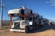Un ladrón recién salido de prisión roba un camión cargado de Corvette nuevos ladron roba camion corvette