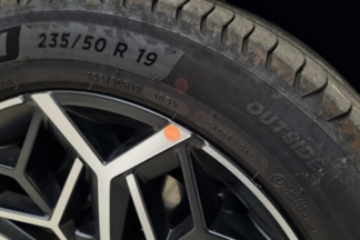 El significado del punto de color que llevan algunos neumáticos y llantas punto color neumáticos