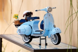 El mejor regalo para San Valentín es esta Vespa con flores de LEGO y en oferta con un 25% de descuento vespa 125 lego