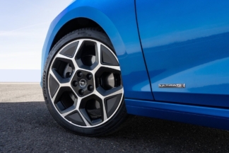 La razón por la que los neumáticos que vienen de serie en un coche no siempre son los mejores neumaticos coches nuevos