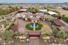 A la venta esta mansión con pista de karts y garaje de carreras venta mansion pista karts