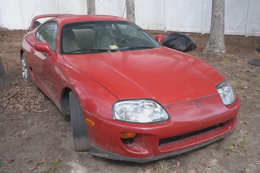 Toyota Supra abandonado 14 años