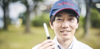 Toyota fabrica dedos humanos falsos con piel de cerdo para mejorar la seguridad de sus trabajadores Toyota dedos humanos falsos