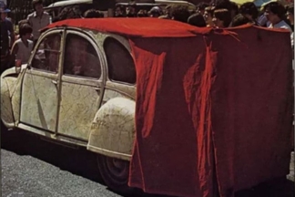 El Citroën 2CV que se convirtió en el teatro más pequeño de mundo citroen 2cv teatro