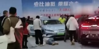 Un coche eléctrico Zeekr atropella a cinco personas en un salón del automóvil en China coche eléctrico atropella cinco personas China